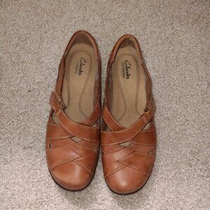 Clarks Bendables Leather MaryJanes with velcro strap 8.5 Wide